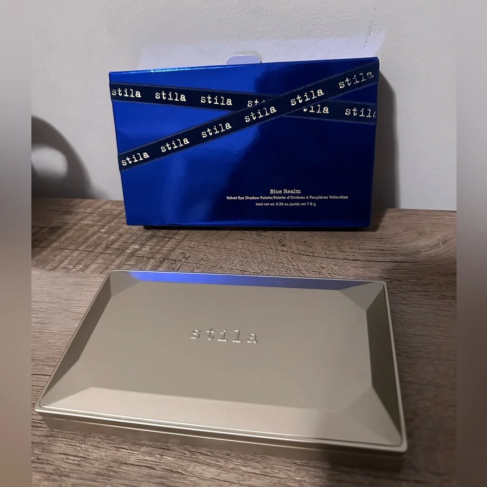 Stila Blue Realm Velvet Eye Shadow Palette‎ New in Box Duo-Chrome Metallic Matte